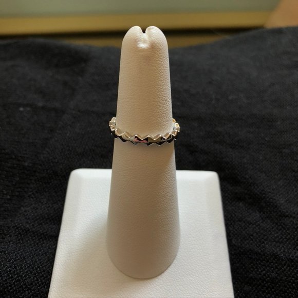 EDGY STERLING SILVER RING - Picture 2 of 2